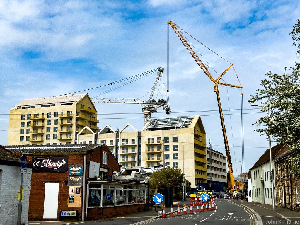 Renta de grúa hidráulica 30 t